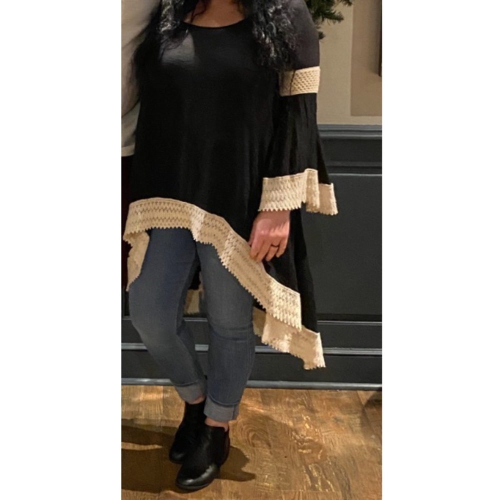 Beautiful long flowy blouse.